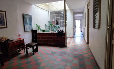 VENTA DE CASA EN PRIMER PISO  SECTOR CAMPO VALDEZ MEDELLÍN.