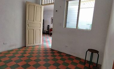 VENTA DE CASA EN PRIMER PISO  SECTOR CAMPO VALDEZ MEDELLÍN.