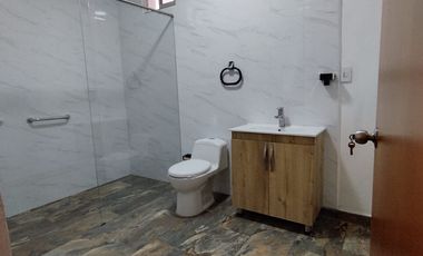 VENTA DE CASA EN PRIMER PISO  SECTOR CAMPO VALDEZ MEDELLÍN.