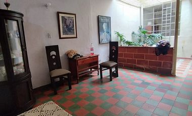 VENTA DE CASA EN PRIMER PISO  SECTOR CAMPO VALDEZ MEDELLÍN.