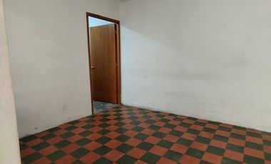 VENTA DE CASA EN PRIMER PISO  SECTOR CAMPO VALDEZ MEDELLÍN.