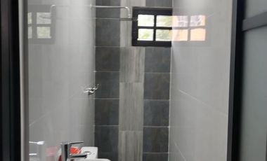 VENDO CASAS RECIÉN REMODELADA (CON DOS DEPARTAMENTOS DE 2 RECS)