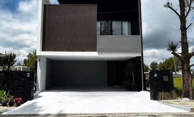 AIRBNB READY 2 Bedroom House and Lot in Pueblo Del sol Tagaytay For Sale