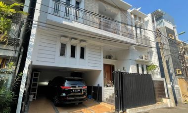 Dijual Rumah Minimalis di Sunter Agung Barat 2,5 Lantai LT 126 LB 200