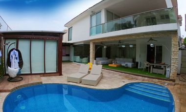 Alquiler Casa en Samborondón 5 dormitorios moderna piscina remodelada - C230