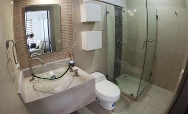 Alquiler Casa en Samborondón 5 dormitorios moderna piscina remodelada - C230