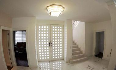 Alquiler Casa en Samborondón 5 dormitorios moderna piscina remodelada - C230