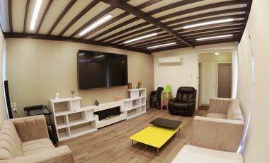 Alquiler Casa en Samborondón 5 dormitorios moderna piscina remodelada - C230