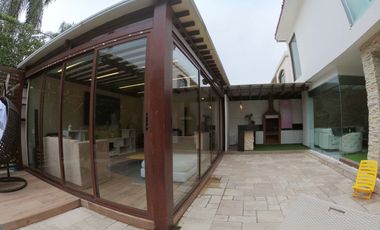 Alquiler Casa en Samborondón 5 dormitorios moderna piscina remodelada - C230