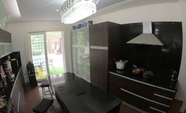 Alquiler Casa en Samborondón 5 dormitorios moderna piscina remodelada - C230