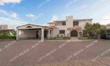 CASA EN VENTA EN RAQUET CLUB II