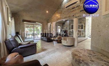 Casa grande en venta, Ranchería Ixtacomitán 3a Sección, cerca de Costco, amplios espacios.