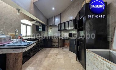 Casa grande en venta, Ranchería Ixtacomitán 3a Sección, cerca de Costco, amplios espacios.
