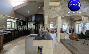 Casa grande en venta, Ranchería Ixtacomitán 3a Sección, cerca de Costco, amplios espacios.