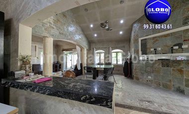 Casa grande en venta, Ranchería Ixtacomitán 3a Sección, cerca de Costco, amplios espacios.