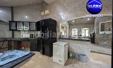 Casa grande en venta, Ranchería Ixtacomitán 3a Sección, cerca de Costco, amplios espacios.