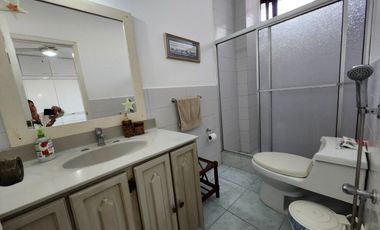 Departamento en venta con vista a la playa y al puerto de Manta, muy cerca del Mall del Pacifico