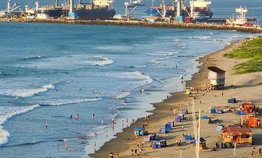Departamento en venta con vista a la playa y al puerto de Manta, muy cerca del Mall del Pacifico