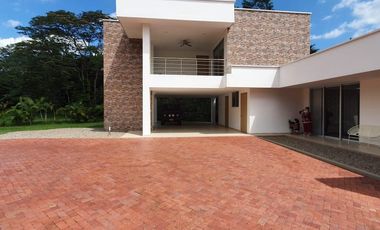 ESPECTACULAR CASA CAMPESTRE