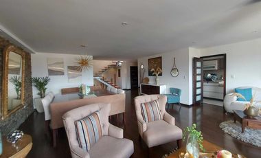 Penthouse duplex de lujo en venta. Cuenca. Ave Remigio tamariz estadio. Vista a la ciudad y al cajas terrazas
