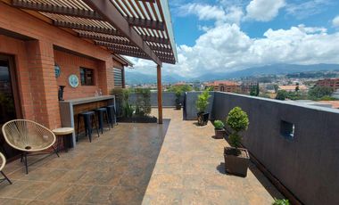 Penthouse duplex de lujo en venta. Cuenca. Ave Remigio tamariz estadio. Vista a la ciudad y al cajas terrazas