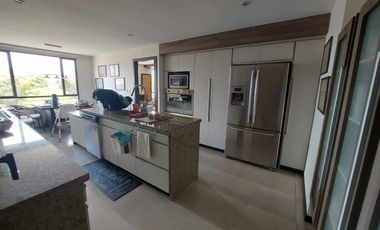 Penthouse duplex de lujo en venta. Cuenca. Ave Remigio tamariz estadio. Vista a la ciudad y al cajas terrazas