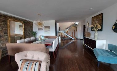 Penthouse duplex de lujo en venta. Cuenca. Ave Remigio tamariz estadio. Vista a la ciudad y al cajas terrazas