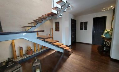 Penthouse duplex de lujo en venta. Cuenca. Ave Remigio tamariz estadio. Vista a la ciudad y al cajas terrazas
