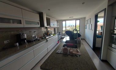 Penthouse duplex de lujo en venta. Cuenca. Ave Remigio tamariz estadio. Vista a la ciudad y al cajas terrazas