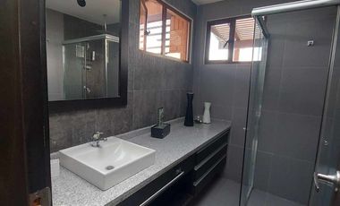 Penthouse duplex de lujo en venta. Cuenca. Ave Remigio tamariz estadio. Vista a la ciudad y al cajas terrazas