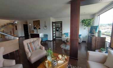 Penthouse duplex de lujo en venta. Cuenca. Ave Remigio tamariz estadio. Vista a la ciudad y al cajas terrazas