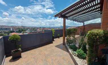 Penthouse duplex de lujo en venta. Cuenca. Ave Remigio tamariz estadio. Vista a la ciudad y al cajas terrazas