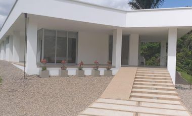 ESPECTACULAR CASA CAMPESTRE