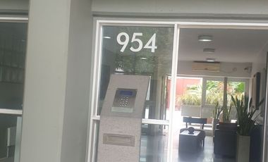 ALQUILER  DPTO DOS AMBIENTES EN IMPORTANTE EDIFICIO. MORON CENTRO