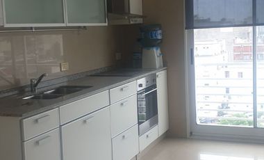ALQUILER  DPTO DOS AMBIENTES EN IMPORTANTE EDIFICIO. MORON CENTRO