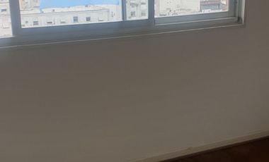 ALQUILER  DPTO DOS AMBIENTES EN IMPORTANTE EDIFICIO. MORON CENTRO
