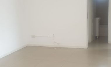 ALQUILER  DPTO DOS AMBIENTES EN IMPORTANTE EDIFICIO. MORON CENTRO