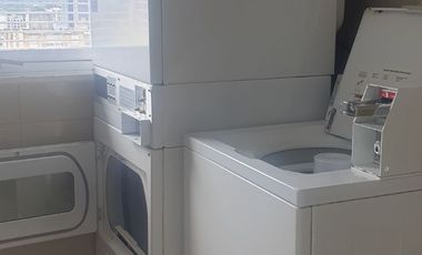 ALQUILER  DPTO DOS AMBIENTES EN IMPORTANTE EDIFICIO. MORON CENTRO