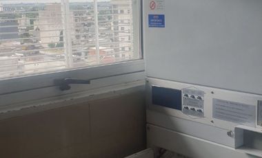 ALQUILER  DPTO DOS AMBIENTES EN IMPORTANTE EDIFICIO. MORON CENTRO