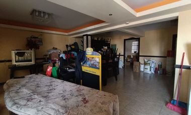 Casa en venta, en plena avenida El Olivar. Callao
