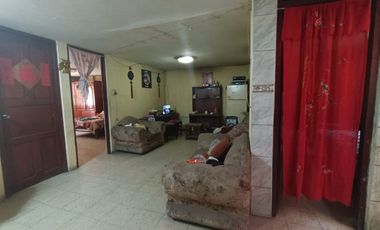 Casa en venta, en plena avenida El Olivar. Callao