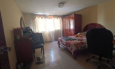 Casa en venta, en plena avenida El Olivar. Callao