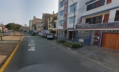 Casa en venta, en plena avenida El Olivar. Callao