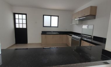 Renta Residencia🏠en Privada Fontana, al norte de Mérida, Yucatán, 4 Recámaras🛏️, piscina, etc.