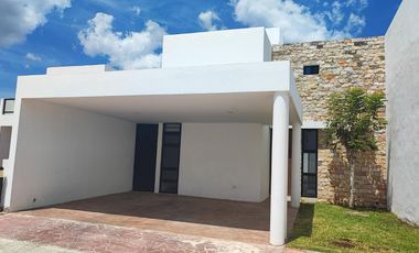 Renta Residencia🏠en Privada Fontana, al norte de Mérida, Yucatán, 4 Recámaras🛏️, piscina, etc.