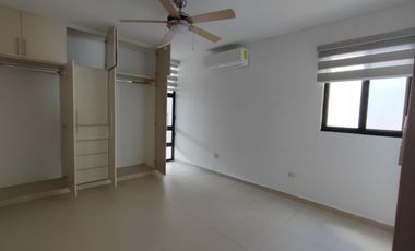 Renta Residencia🏠en Privada Fontana, al norte de Mérida, Yucatán, 4 Recámaras🛏️, piscina, etc.