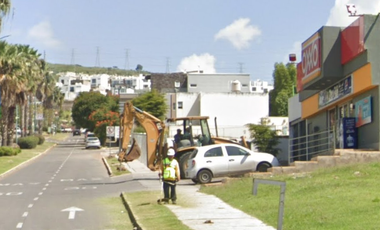 CASA EN REMATE EN PEDREGAL DEL BOSQUE FRACC ZIMALTA EN TLAQUEPAQUE