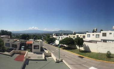 CASA EN REMATE EN PEDREGAL DEL BOSQUE FRACC ZIMALTA EN TLAQUEPAQUE