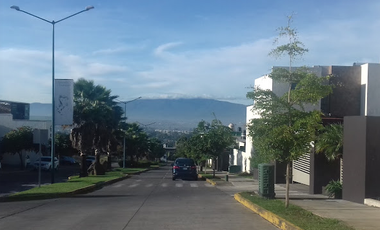 CASA EN REMATE EN PEDREGAL DEL BOSQUE FRACC ZIMALTA EN TLAQUEPAQUE