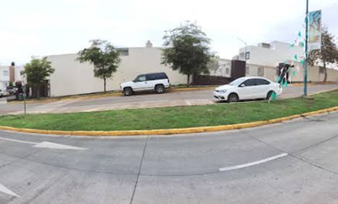 CASA EN REMATE EN PEDREGAL DEL BOSQUE FRACC ZIMALTA EN TLAQUEPAQUE
